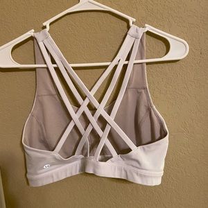 White lululemon sports bra